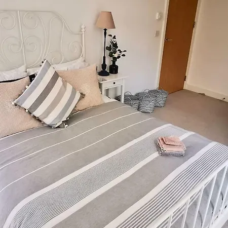 Stylish Harbourside With Secure Parking Daire